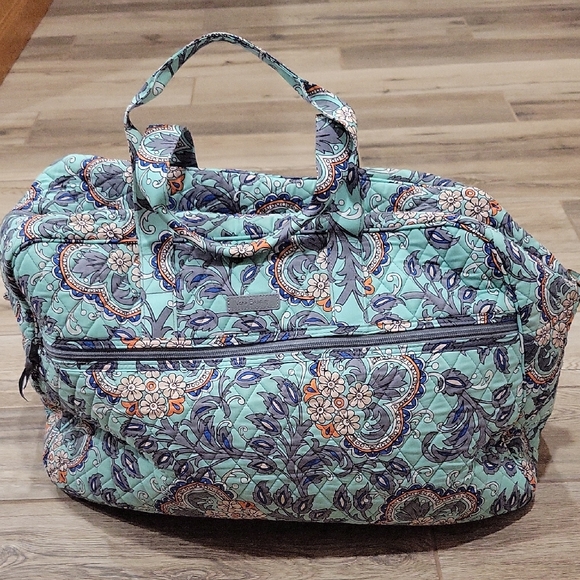 Vera Bradley Fan Flowers Weekender Bag - Picture 1 of 4